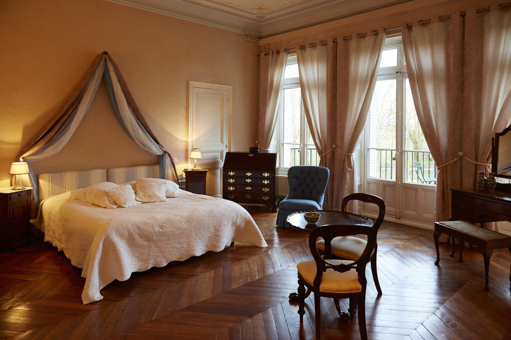 Chambres Au Chateau - Le Clos Des Tourelles Sennecey-le-Grand Room photo